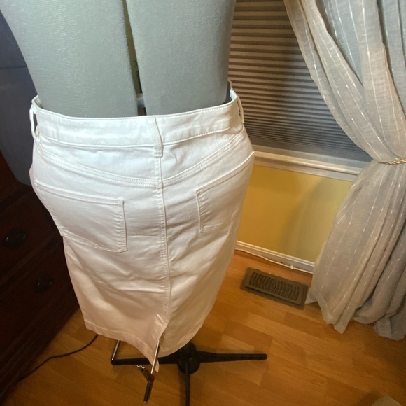 Gorgeous White Denim Skirt - Picture 3 of 5